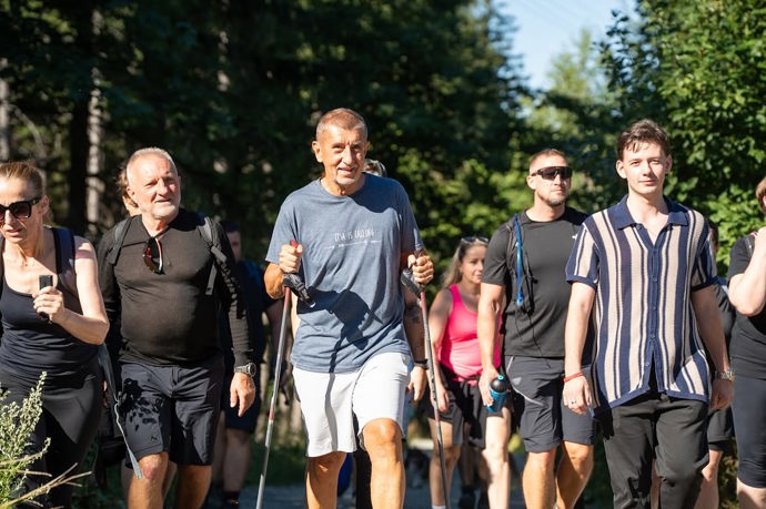 FOTO: Vládní představitelé ANO vyrazili na Lysou horu. – stránka 28