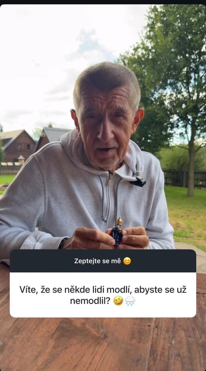FOTO: Andrej Babiš s Jezulátkem. – stránka 21