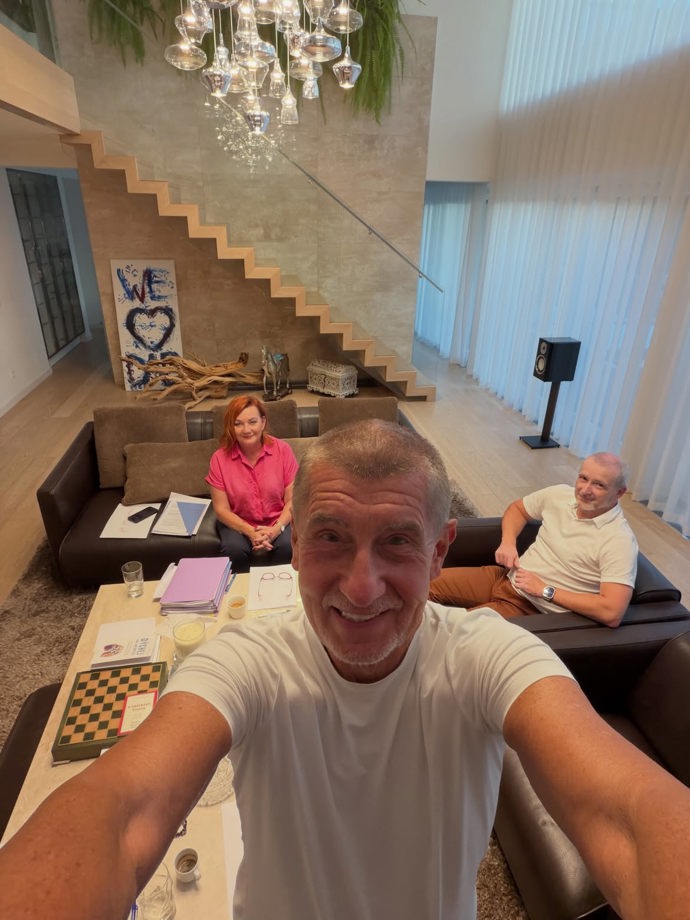 FOTO: Andrej Babiš ukázal vnitřek své rezidence. – stránka 15