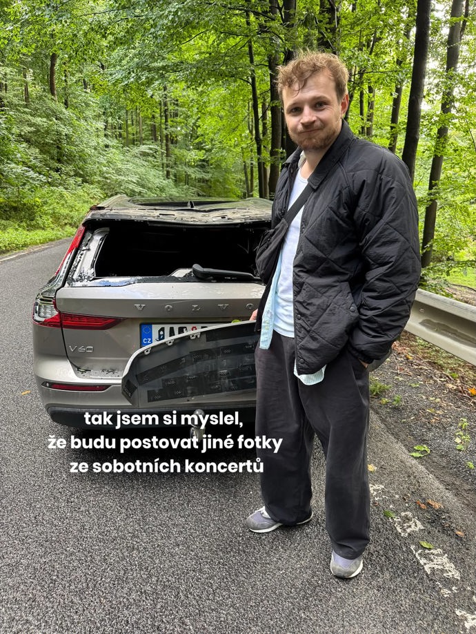 FOTO: Thom Artway měl autonehodu. – stránka 6