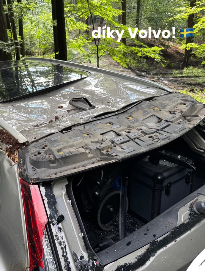 FOTO: Thom Artway měl autonehodu. – stránka 4