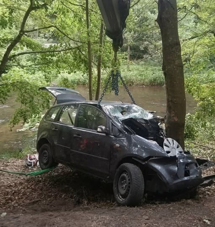 FOTO: Řidič nadýchal tři promile. – stránka 6