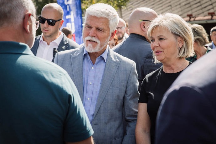 FOTO: Prezident Petr Pavel zavítal s manželkou na veletrh země živitelka. – stránka 74