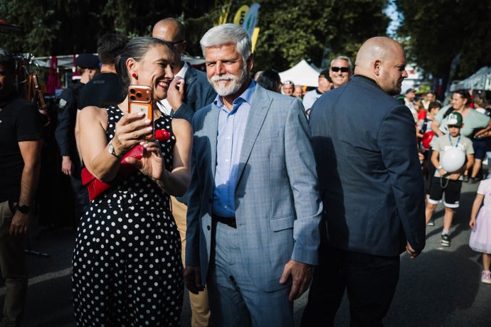 FOTO: Prezident Petr Pavel neodmítl selfie. – stránka 67