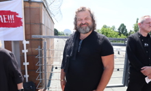Josef Maršálek na protestu za ČT.