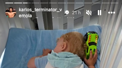 FOTO: Karlos Vémola se na Instagramu pochlubil, jak se stará o svého syna.