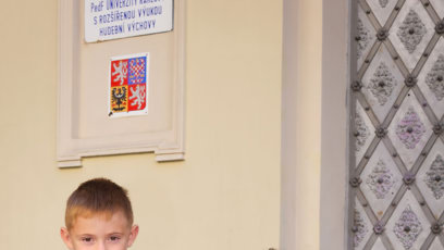 FOTO: Regina Řandová vedla vnoučka Čestmíra do školy