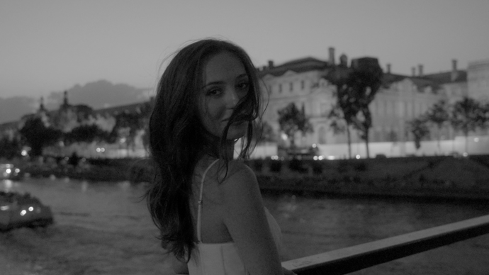 FOTO: Charlotte Gott zveřejnila videoklip ke třetímu singlu Paris. – stránka 8