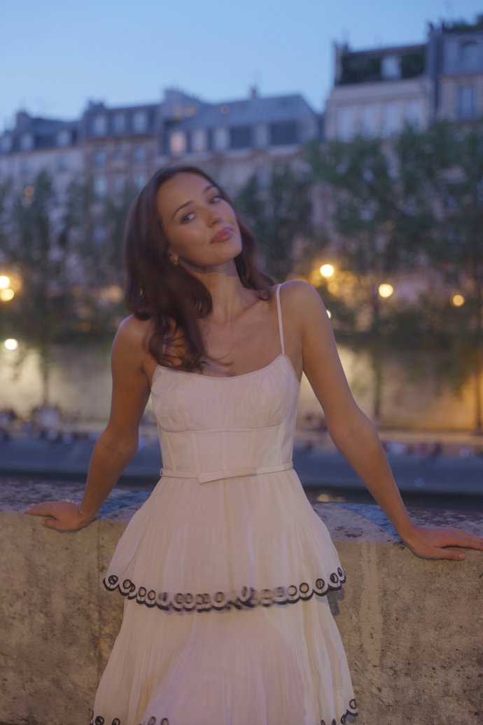 FOTO: Charlotte Gott vypadá ve vizuálu k písni Paris úchvatně. – stránka 6