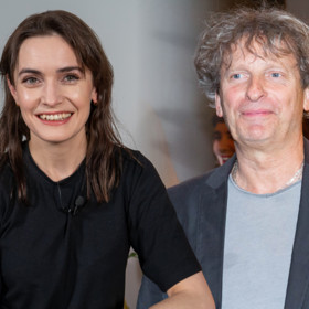 Manželství letos bez účasti veřejnosti uzavřeli také David Prachař a o 32 let mladší herečka Sarah Haváčová.