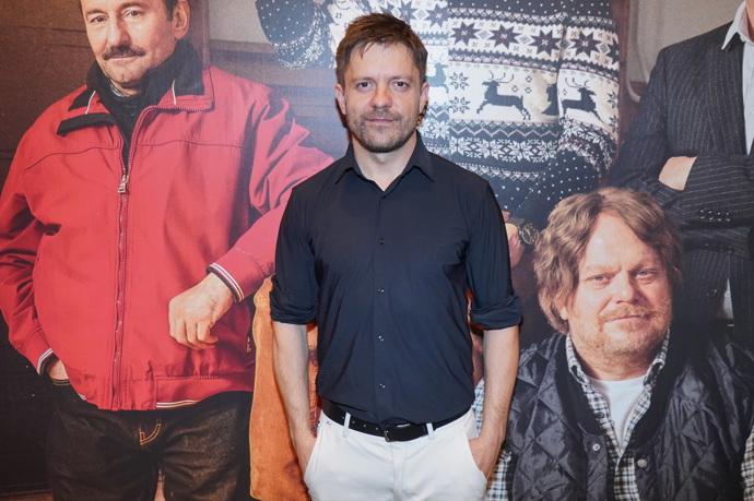 FOTO: Jiří Mádl hraje ve filmu jednu z hlavních rolí. – stránka 2