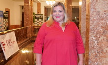 Herečka Lucie Polišenská pendluje mezi Prahou a statkem.