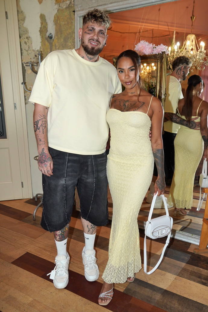 FOTO: Na Baby shower dorazila influencerka Angie Mangombe s přítelem. – stránka 6