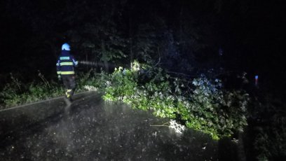 FOTO: Hasiči měli plné ruce práce.