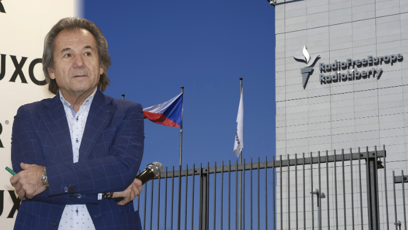 FOTO: Andor Šándor o riziku útoku na Rádio Svobodná Evropa/Rádio Svoboda (RFE/RL) v Praze na Hagiboru.