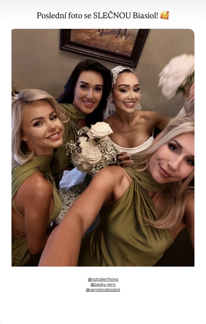 FOTO: Veronica Biasiol se svou svědkyní Markétou Královou a družičkami Natálií Říhovou a Besky. – stránka 1