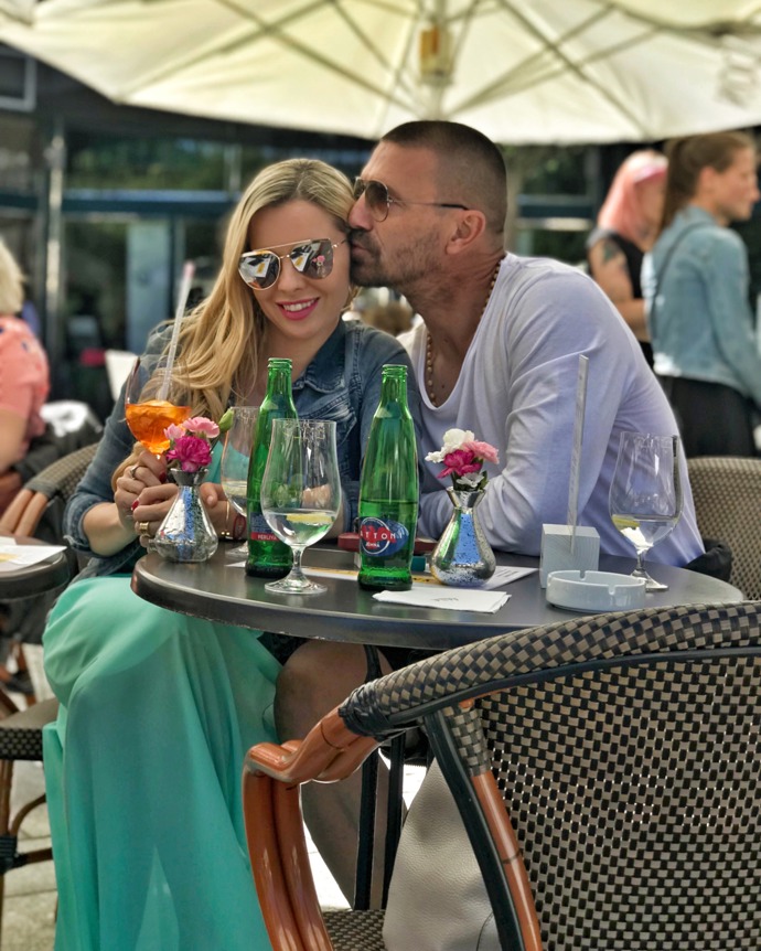 FOTO: Kateřina Kristelová stojí za svým mužem.