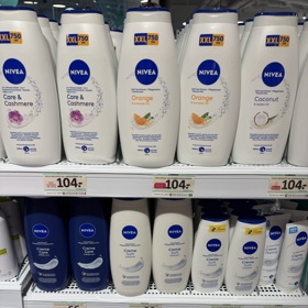 Sprchové gely Nivea o velikosti XXL (750ml) stály 104 Kč, a když jsem se dívala u konkurence, našla jsem pouze menší balení 250ml za 60 korun.