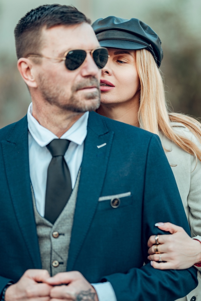 FOTO: Kateřina Kristelová stojí za svým mužem. – stránka 2