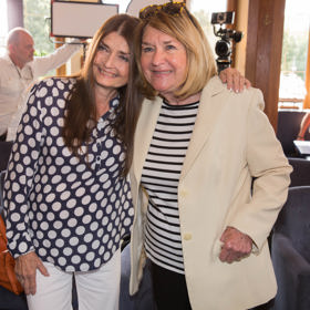 Život si nekomplikuje ani záští. Ač její druhé manželství s Petrem Spáleným skončilo jeho nevěrou s Miluškou Voborníkovou, dnes spolu obě dámy mají velmi vřelé vztahy.