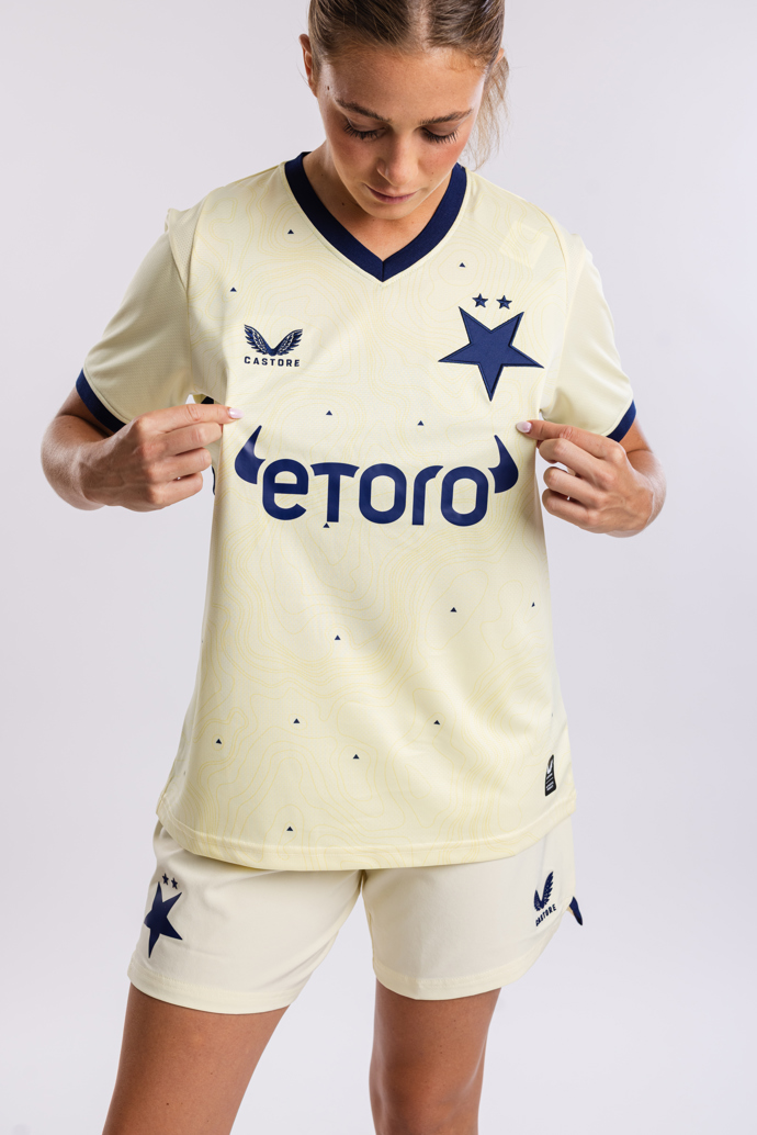FOTO: Fotbalová Slavia představila třetí sadu dresu. – stránka 32