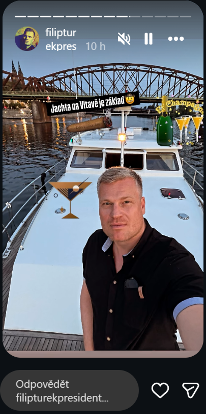 FOTO: Filip Turek na jachtě. – stránka 4