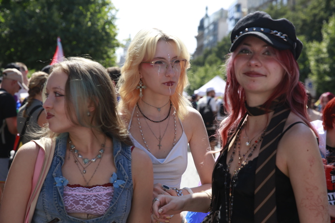 FOTO: Desítky tisíc účastníků dorazily na festival Prague Pride. – stránka 18