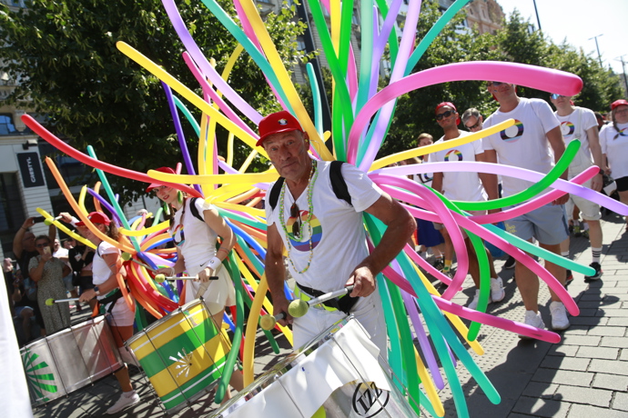 FOTO: Desítky tisíc účastníků dorazily na festival Prague Pride. – stránka 16