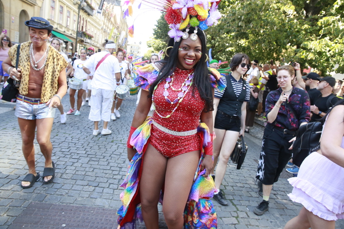 FOTO: Desítky tisíc účastníků dorazily na festival Prague Pride. – stránka 14