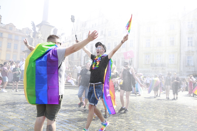 FOTO: Desítky tisíc účastníků dorazily na festival Prague Pride. – stránka 13