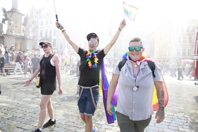 FOTO: Letošní festival Prague Pride přilákal mnoho účastníků. – stránka 6