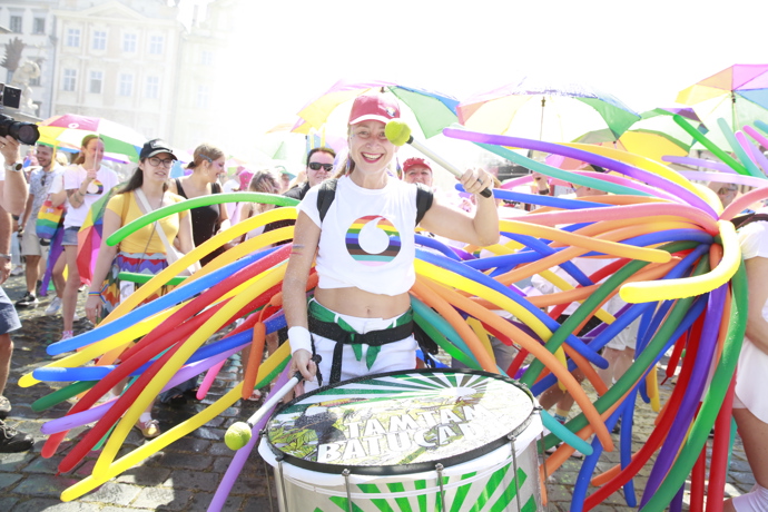 FOTO: Desítky tisíc účastníků dorazily na festival Prague Pride. – stránka 12