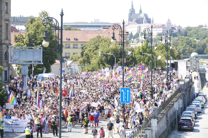 FOTO: Desítky tisíc účastníků dorazily na festival Prague Pride. – stránka 10
