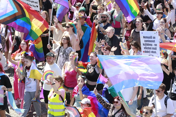 FOTO: Desítky tisíc účastníků dorazily na festival Prague Pride. – stránka 9