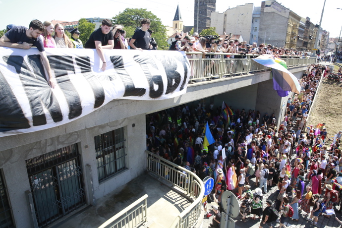 FOTO: Desítky tisíc účastníků dorazily na festival Prague Pride. – stránka 8