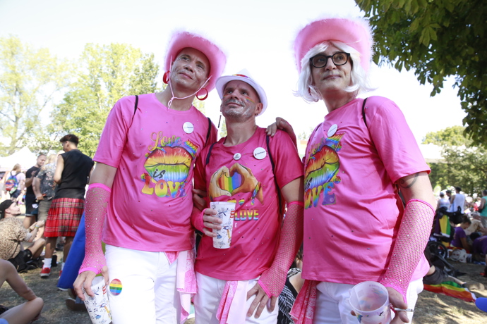 FOTO: Letošní festival Prague Pride přilákal mnoho účastníků. – stránka 1