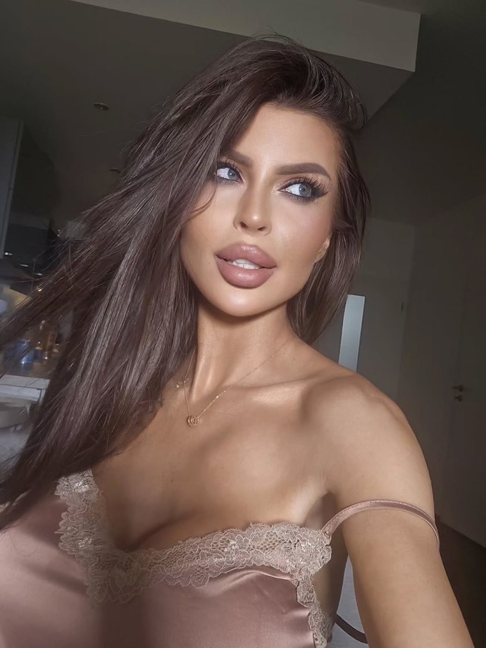 FOTO: Lela se pochlubila novými fotkami. – stránka 38