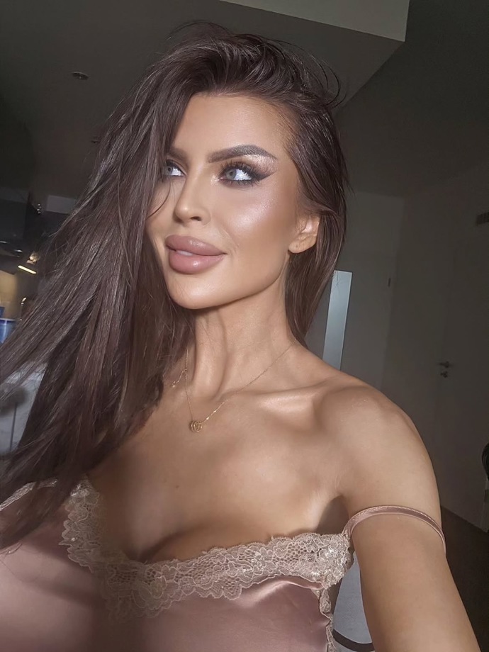 FOTO: Lela dává světu najevo, že začíná nový život. – stránka 36