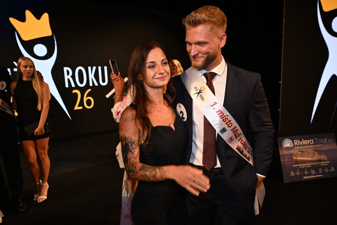 FOTO: Jakub Bolek po boku manželky. – stránka 13