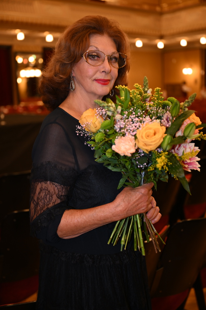 FOTO: Moderátorka Saskia Burešová. – stránka 4