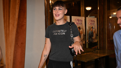 FOTO: Tadeáš Kuběnka poté, co ho zmlátili na Prague Pridu, se objevil na premiéře filmu Chica Checa .