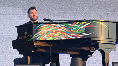 FOTO: Zpěvák si svou show užíval.