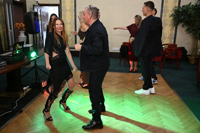 FOTO: Barbora Fišerová si party užívala. – stránka 48