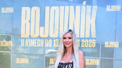FOTO: Denise Ayverdi alias Bobina dorazila na premiéru filmu Bojovník.