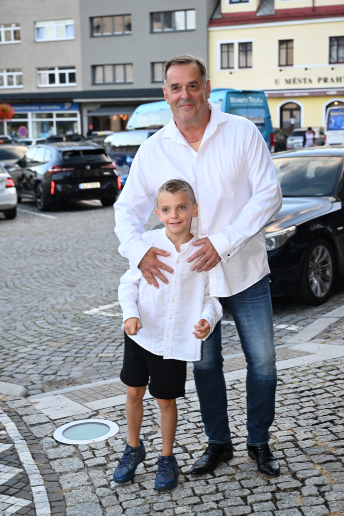 FOTO: Miroslav Etzler se synem. – stránka 1