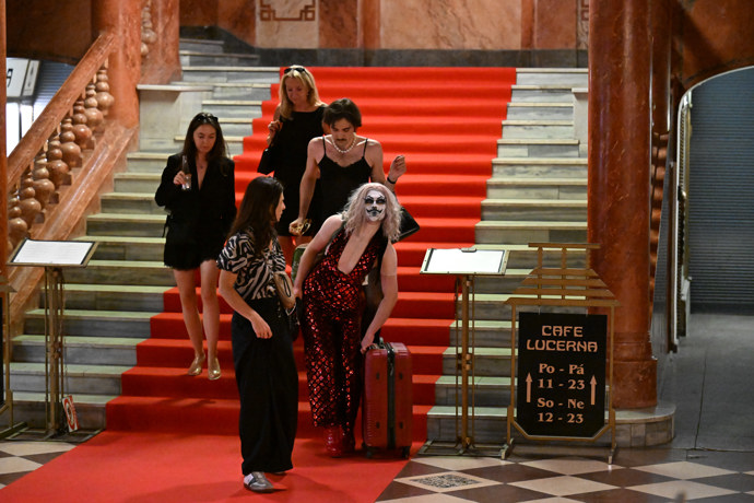 FOTO: Odchody z premiéry filmu Chica Checa. – stránka 18
