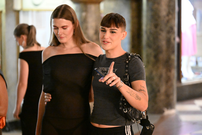 FOTO: Tadeáš Kuběnka s doprovodem na premiéře filmu Chica Checa. – stránka 4
