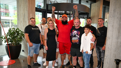 FOTO: Alex Cverna měl sebou podporu.