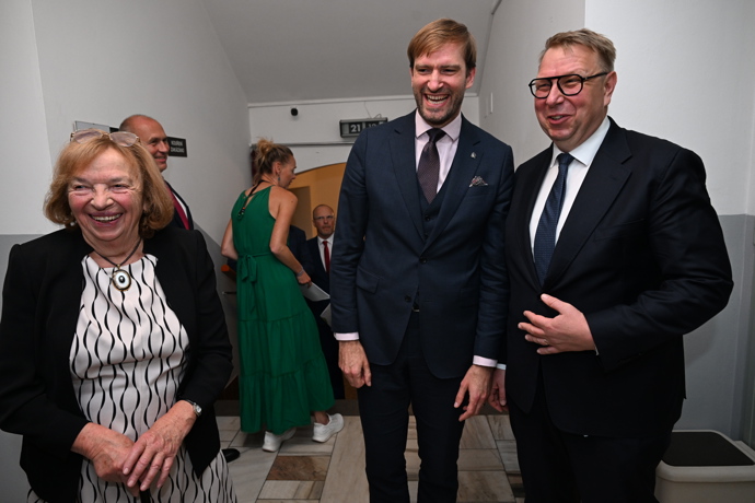 FOTO: Livia Klausová, Adam Vojtěch a Aleš Juchelka. – stránka 2