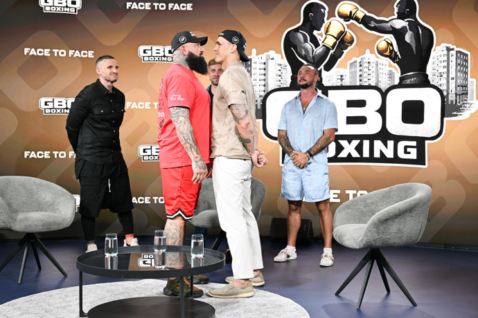 FOTO: Staredown Vasila Ducára a Alexe Cverny. – stránka 11
